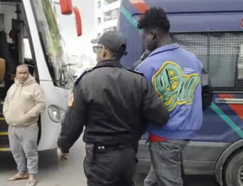 أمن الدار البيضاء يداهم مقراً مهجوراً ويوقف مشتبهاً بهم في أعمال فوضى