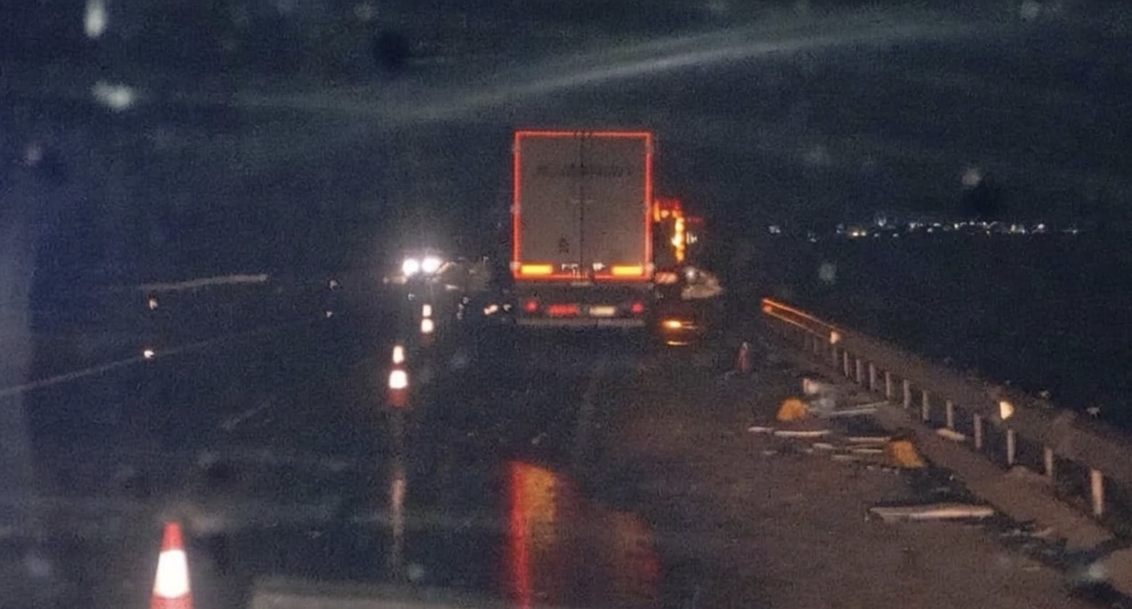 حادثة سير مميتة بين شاحنتين بالطريق السيار الرابط بين أكادير ومراكش