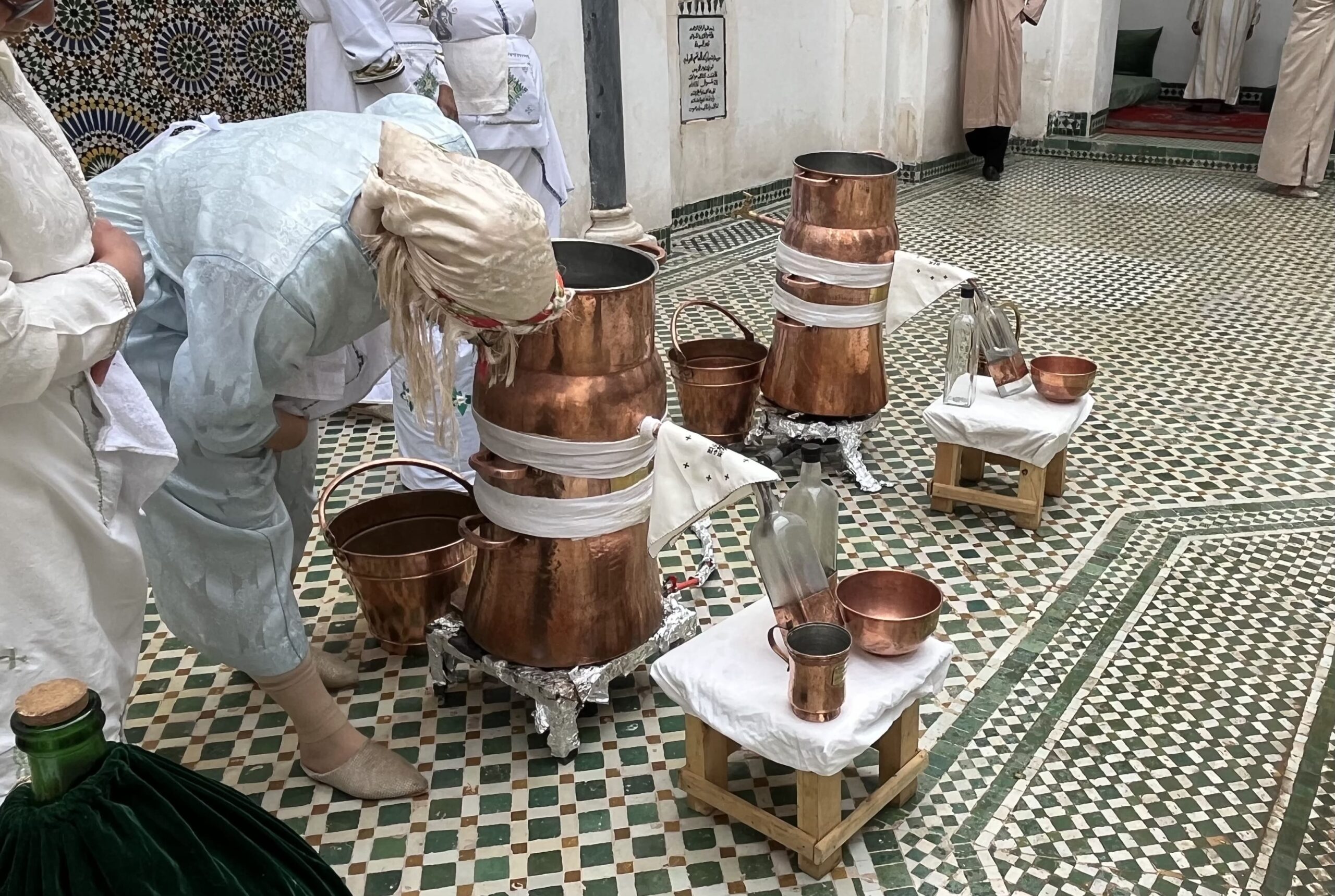 مراكش.. زاوية “سيدي أبي العباس السبتي” تحتضن طقوس تقطير الزهر ضمن فعاليات “الزهرية” في دورتها الـ14