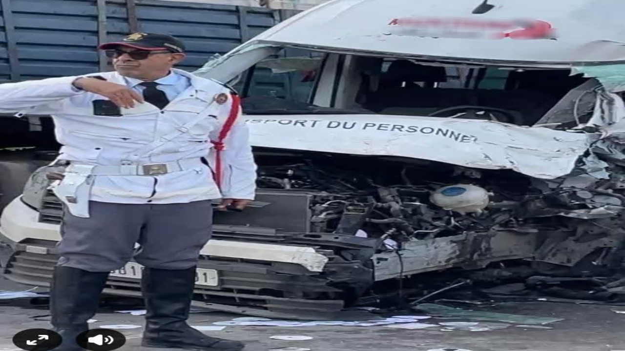 إقليم سطات.. حادث تصادم بين حافلتين لنقل العمال يُخلف 23 جريحاً واستنفاراً طبياً