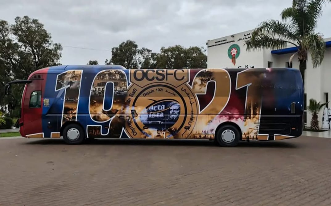 أولمبيك آسفي يكشف عن حافلته الجديدة بتصميم يمزج بين العراقة والهوية البحرية