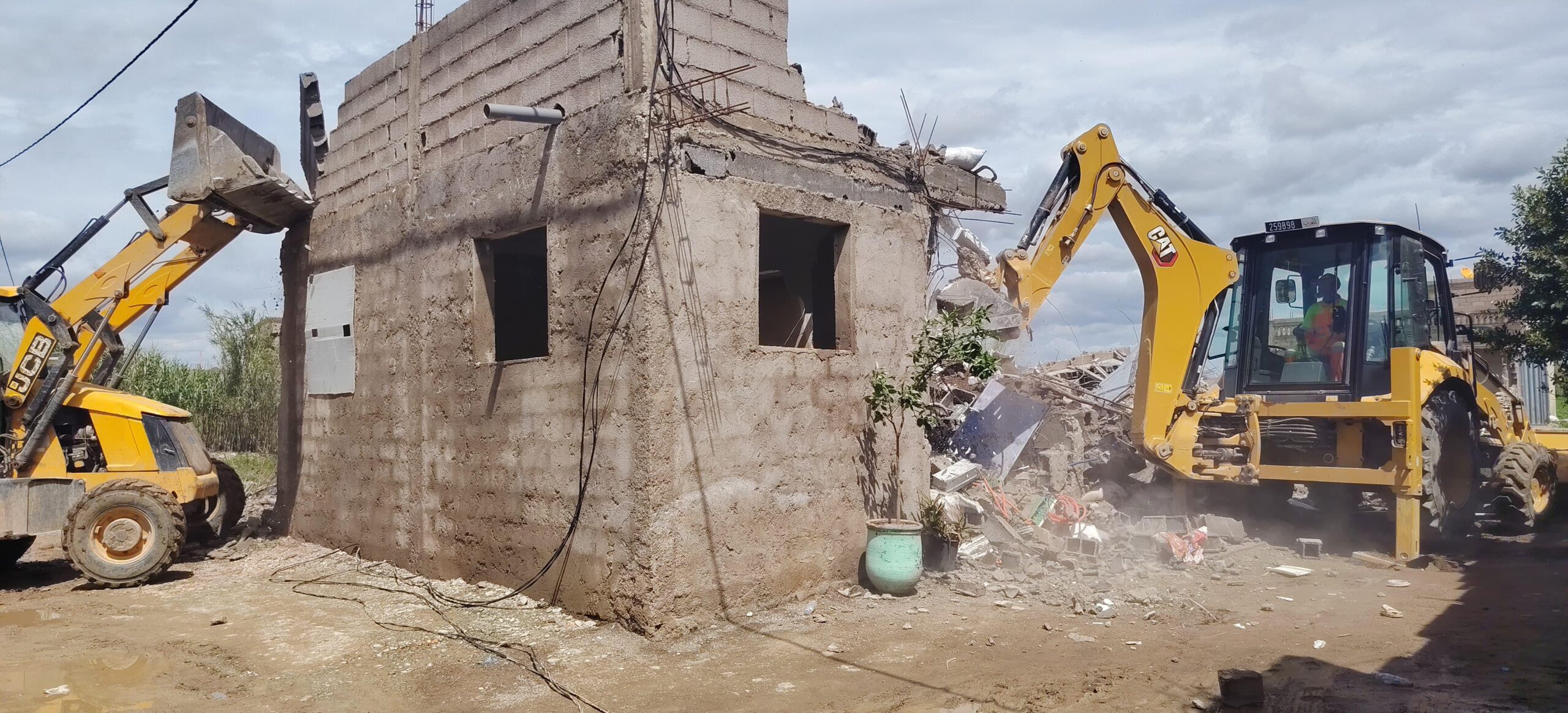 مراكش.. إطلاق حملة واسعة لهدم البنايات العشوائية بجماعة حربيل