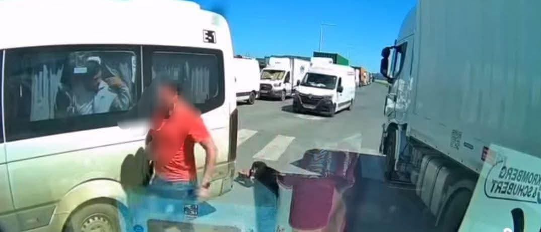 توقيف سائق حافلة لنقل العمال إثر اعتداء جسدي بالقنيطرة