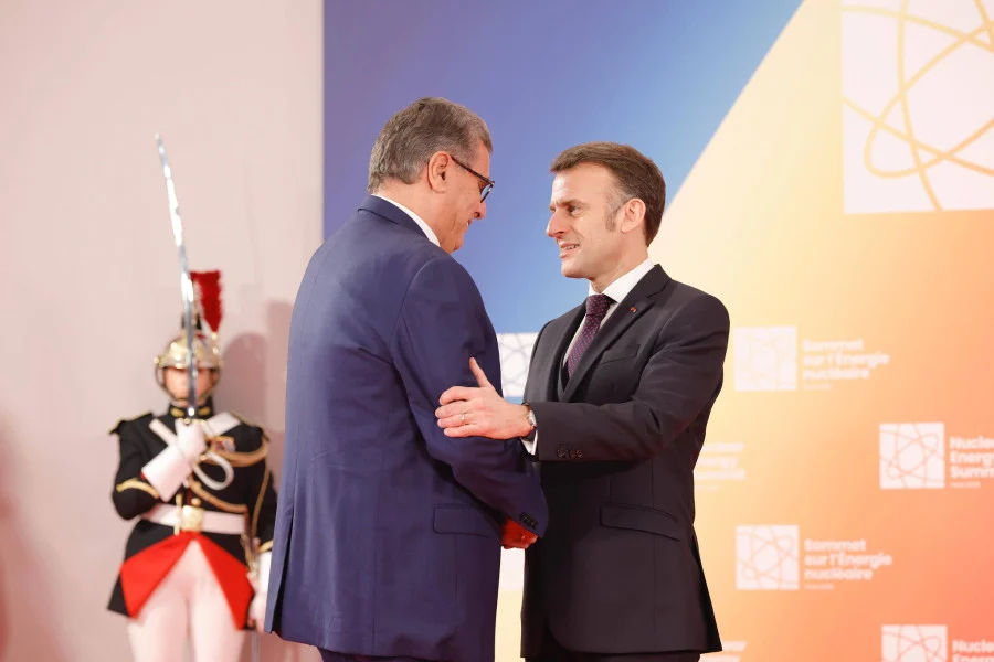 أخنوش يحضر مأدبة عشاء أقامها الرئيس الفرنسي على شرف القادة المشاركين في القمة العالمية للطاقة النووية