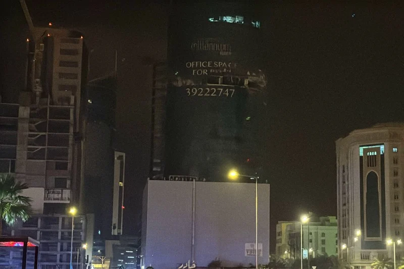 قتيل وجرحى في استهداف جوي طال مبنى سكنياً بالعاصمة البحرينية