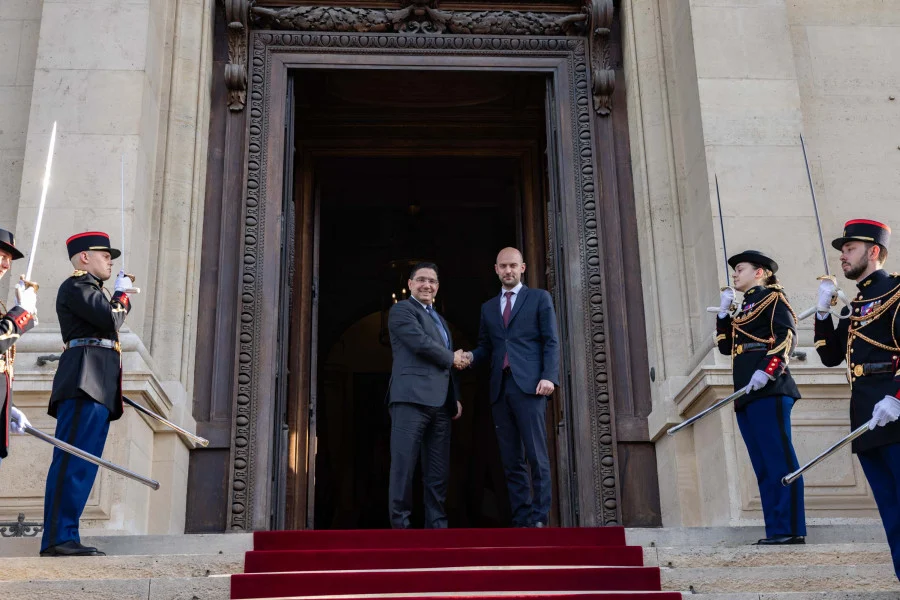 بوريطة يجري بباريس مباحثات مع وزير أوروبا والشؤون الخارجية الفرنسي