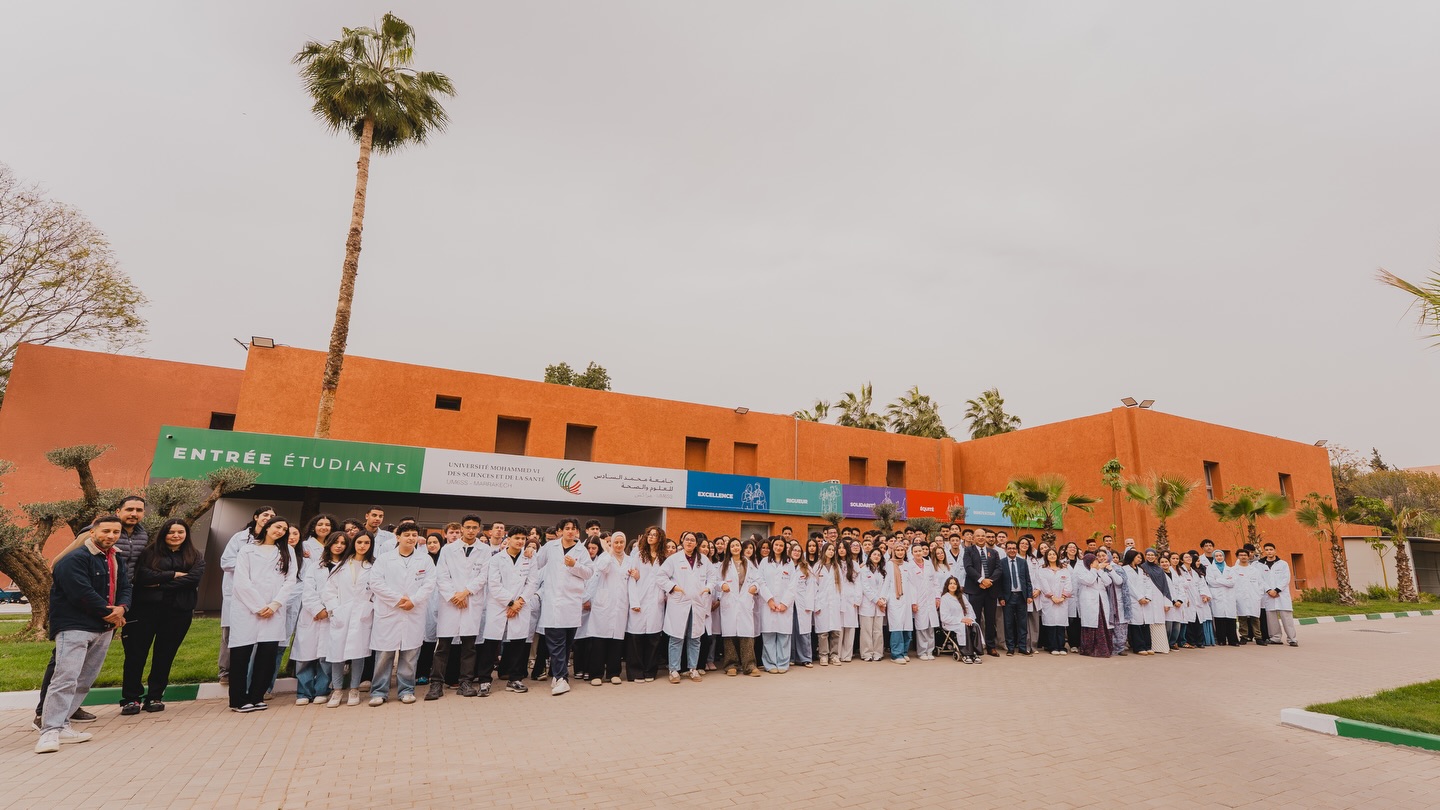 جامعة محمد السادس للعلوم والصحة بمراكش تنظم حفل “المعطف الأبيض” لطلبة الطب
