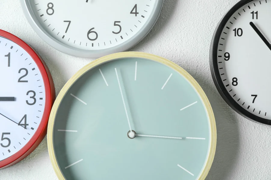 الساعة الإضافية.. هل توقيع عريضة إلكترونية يكفي لتعديلها؟