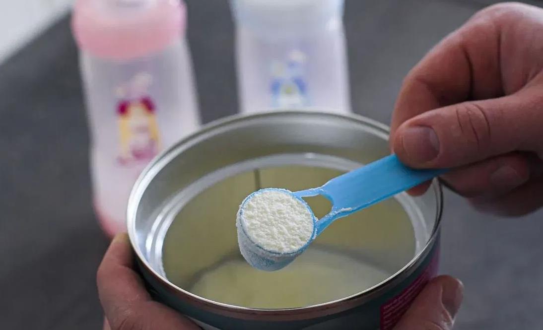 بعد تحذير دولي من تلوث حليب الأطفال .. “أونسا” يوضّح