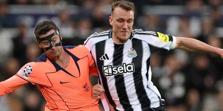 مشجع لبرشلونة يخطئ ملعب نيوكاسل وينتهي بمشاهدة مباراة في دوري الدرجة الثالثة الإنجليزية