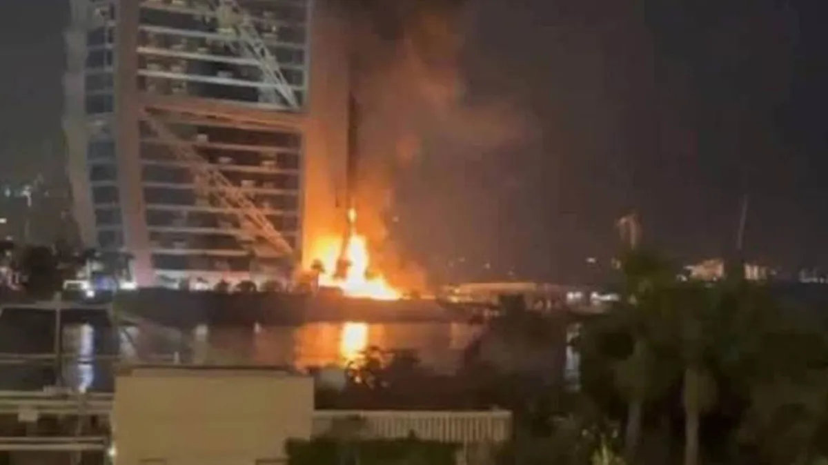 إخماد حريق في محيط القنصلية الأميركية في دبي بعد هجوم بمسيرة