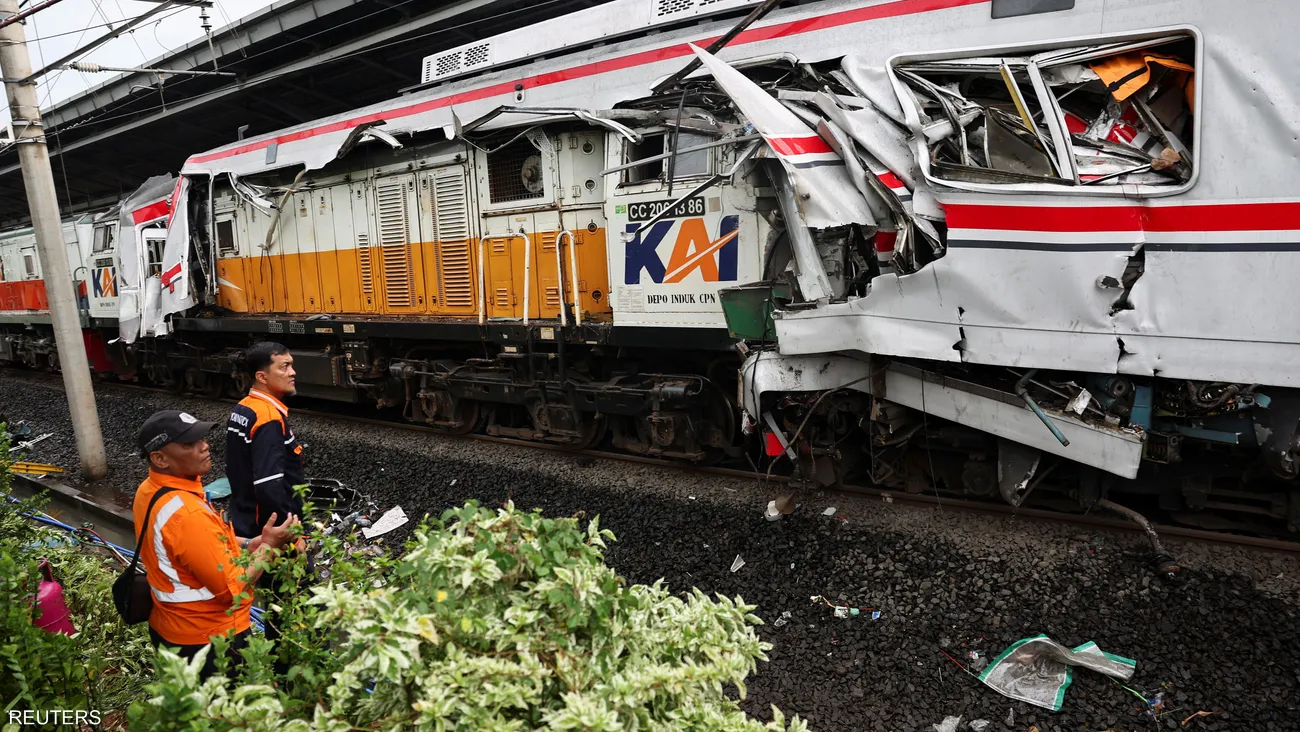 تصادم قطارين في إندونيسيا يسفر عن سقوط قتلى وجرحى