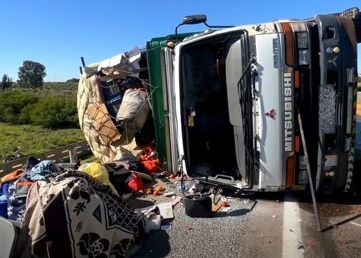 اصطدام عنيف بين شاحنتين يخلف مصرع شخصين