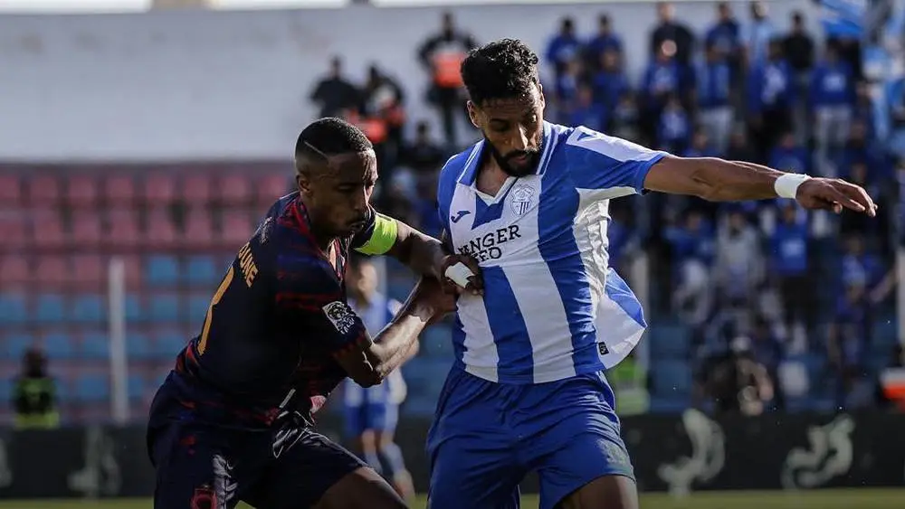 أولمبيك آسفي يتلقى هزيمة مفاجئة في اللحظات الأخيرة أمام اتحاد طنجة