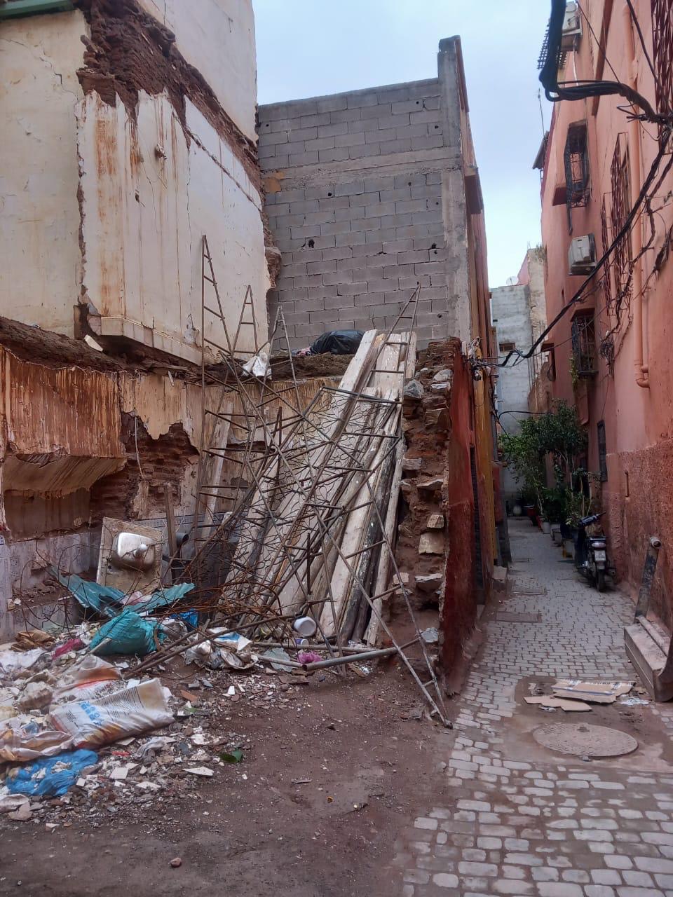 حائط مهدد بالانهيار يرعب ساكنة درب التوارك بمراكش