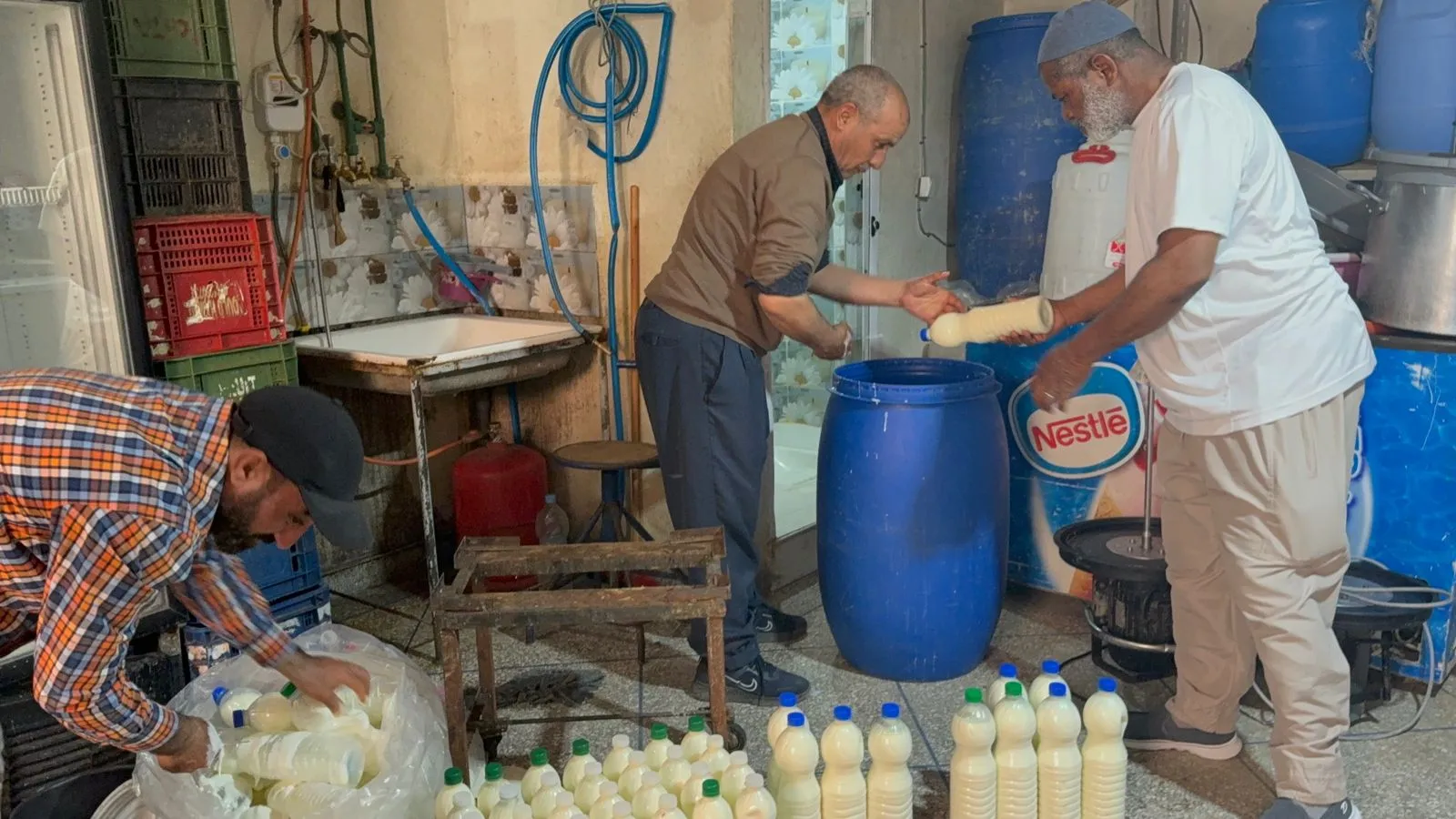 إتلاف قرابة نصف طن من الألبان الفاسدة إثر عملية مراقبة بمراكش