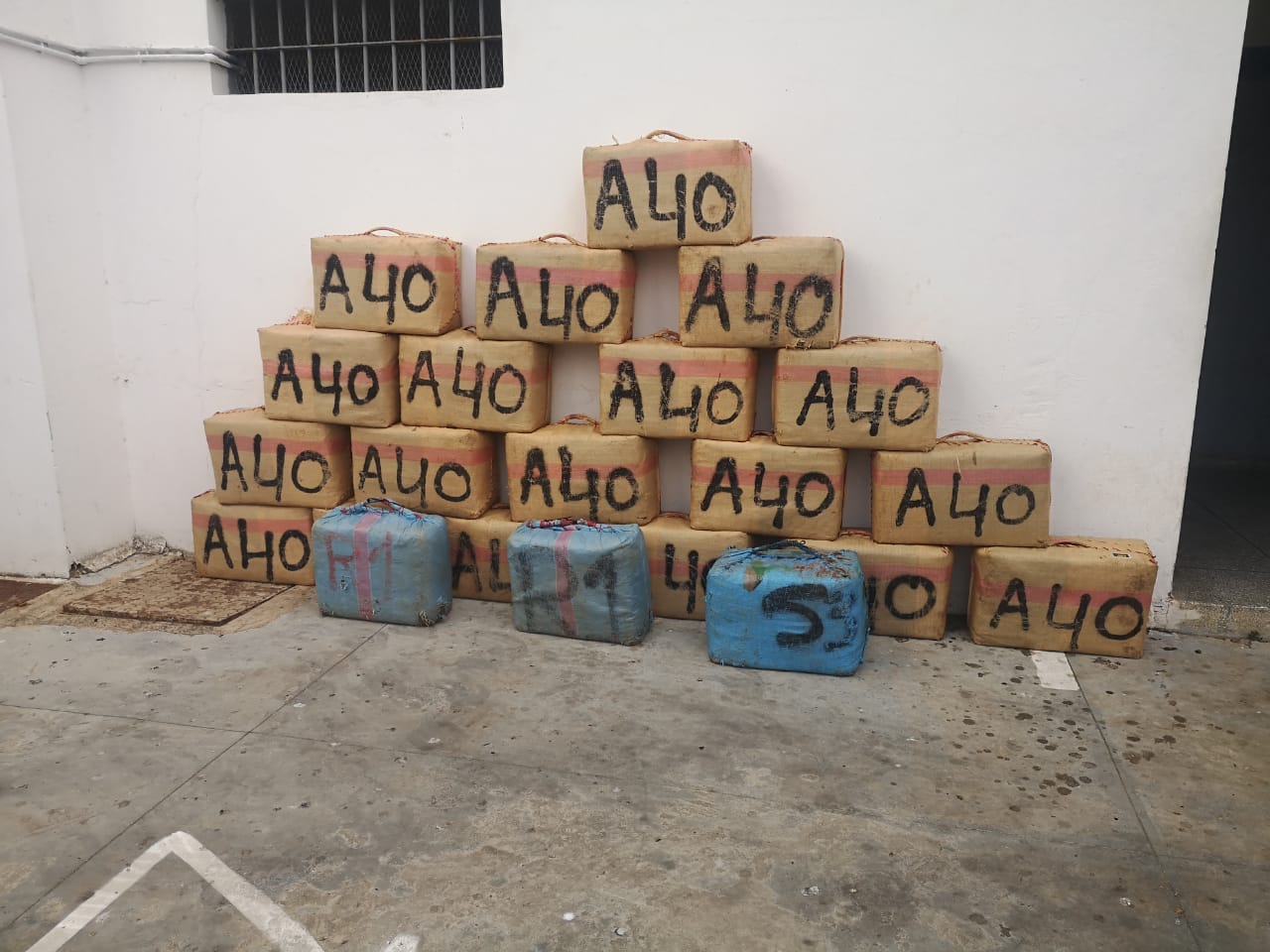 الواليدية.. الدرك الملكي يحبط محاولة تهريب طن من مخدر الشيرا وسط مجمع سكني