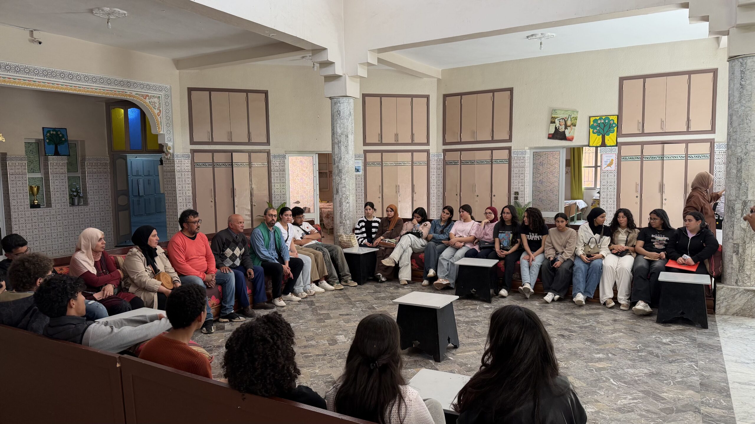 بالفيديو.. تلاميذ “مؤسسة الدمناتي التعليمية الخاصة” مراكش في زيارة إنسانية لدار الطفل بباب غمات ترسيخاً لقيم التضامن