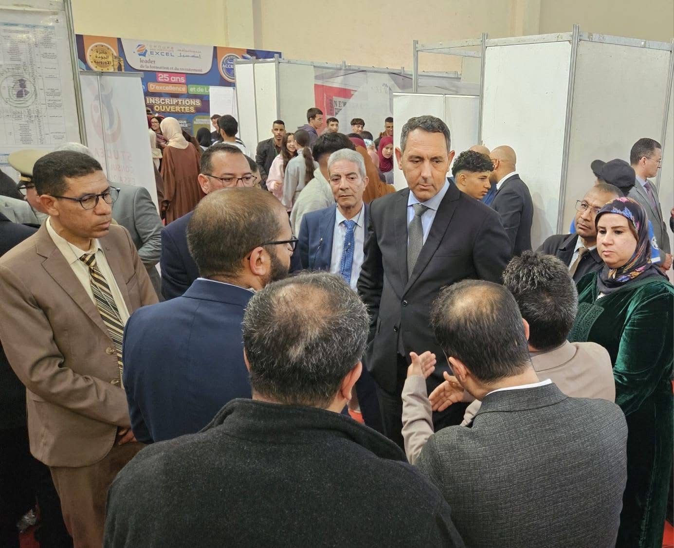عامل إقليم الصويرة يتفقد أروقة الملتقى الإقليمي للتوجيه المدرسي في دورته الـ16