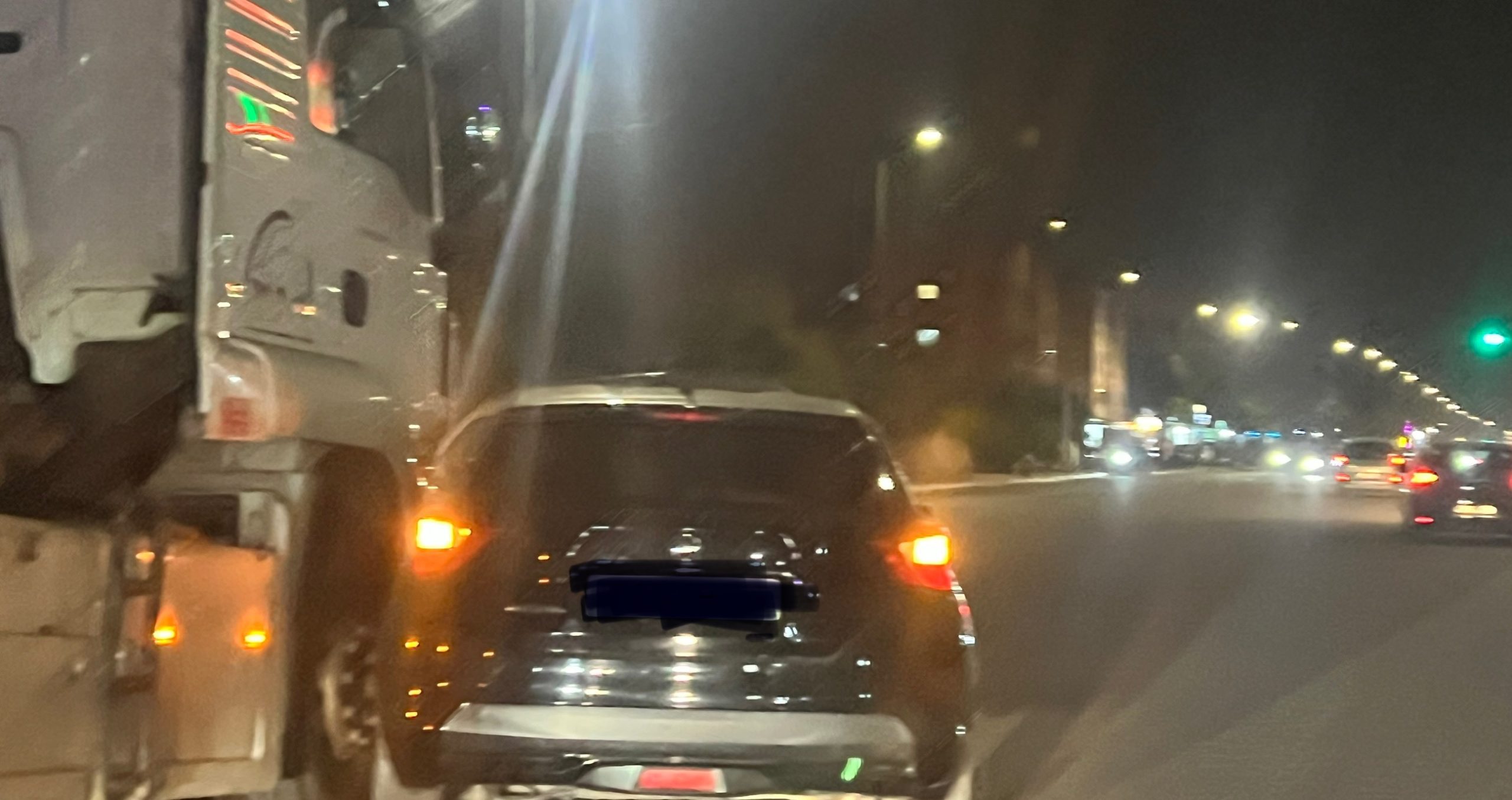 مراكش.. حادث اصطدام بين سيارة وشاحنة بشارع “كماسة” يخلف خسائر مادية