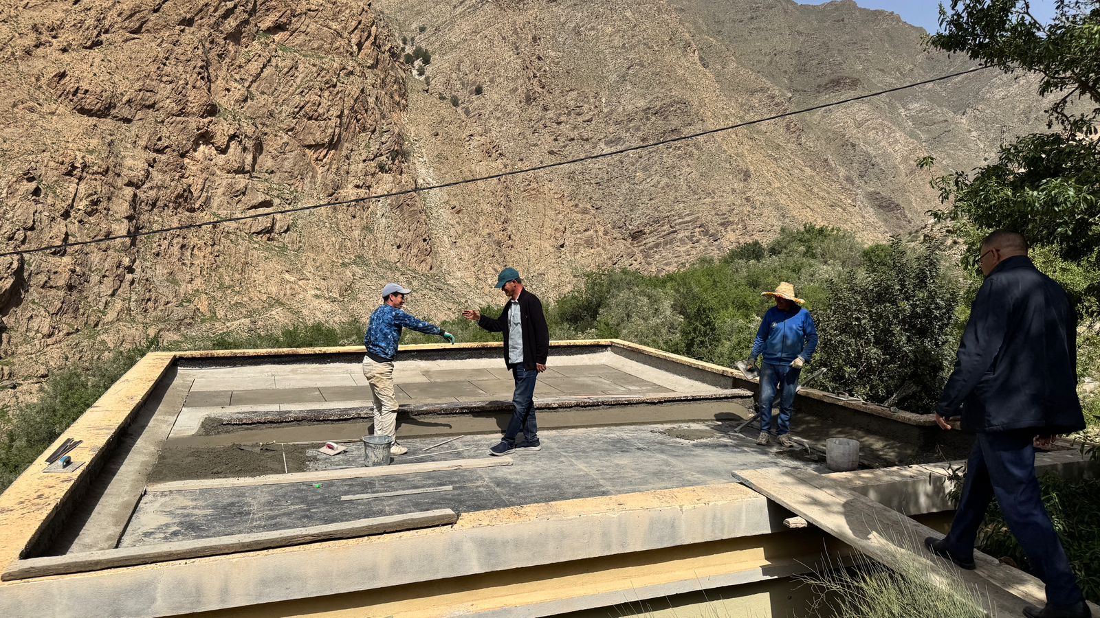 عامل إقليم شيشاوة يقود دينامية ميدانية لتأهيل المؤسسات التعليمية والبنيات الطرقية في عمق الجبل