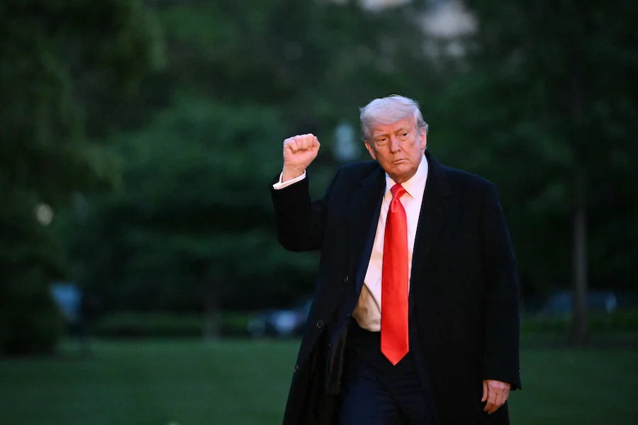 ترامب يعلق الهجوم على إيران لأسبوعين ويتحدث عن سلام دائم