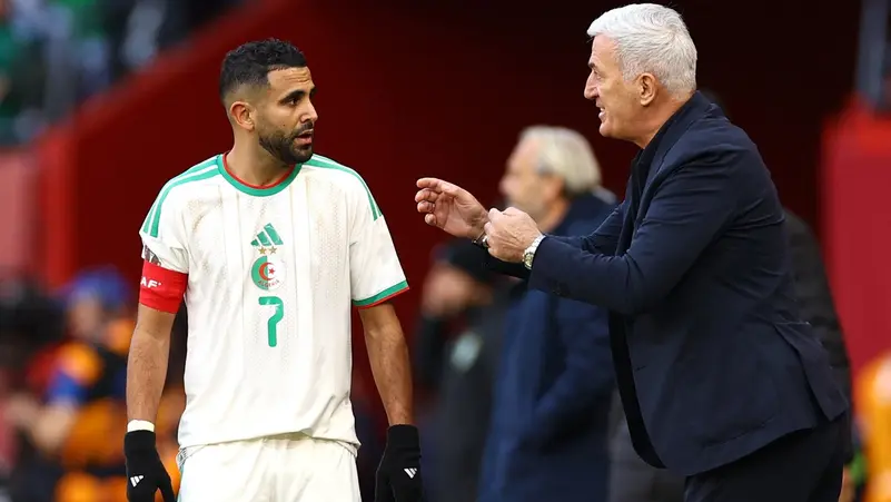 مدرب الجزائر يبعد شارة القيادة عن محرز في كأس العالم