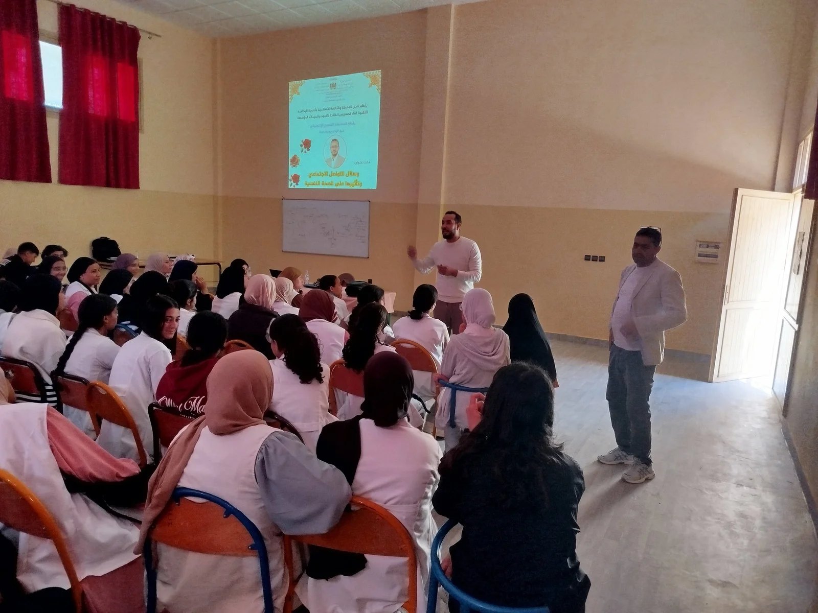 ابن جرير.. ثانوية الرحامنة التقنية تسلط الضوء على تأثيرات التواصل الاجتماعي على الصحة النفسية