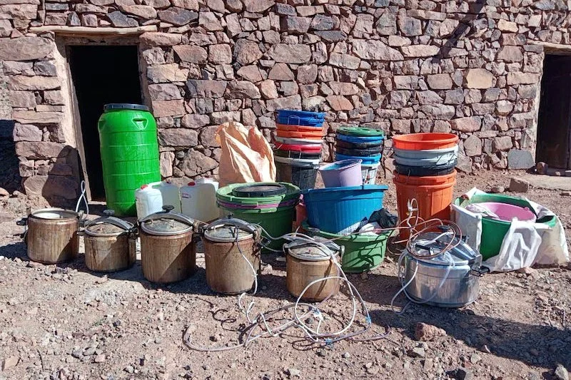 تفكيك وحدة سرية لتقطير “ماء الحياة” ضواحي تملالت