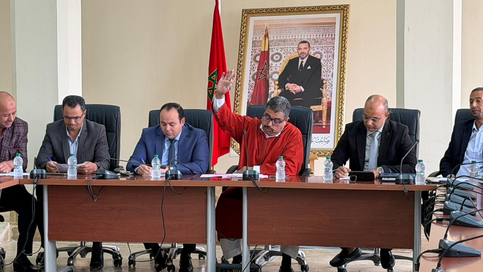 برئاسة الشقيق.. مجلس جماعة “واحة سيدي إبراهيم” يتدارس إحداث وحدة للمراقبين الجماعيين المحلفين ودعم المسالك القروية