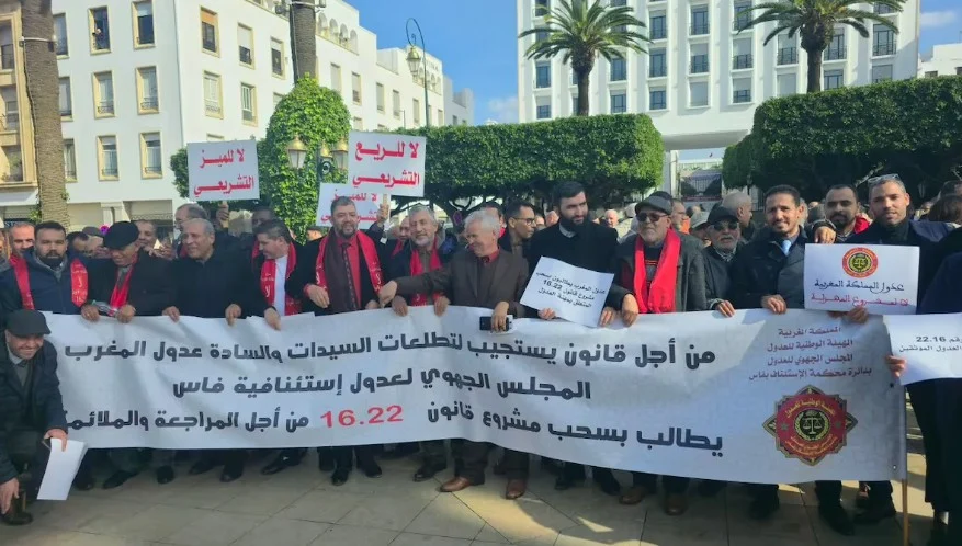 العدول يراهنون على الطعن في مشروع قانون مهنتهم رغم استئناف العمل