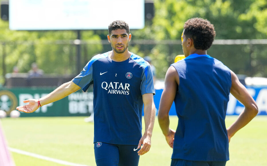 حكيمي يعود إلى التداريب ويطمئن محمد وهبي قبل نهائي الأبطال والمونديال