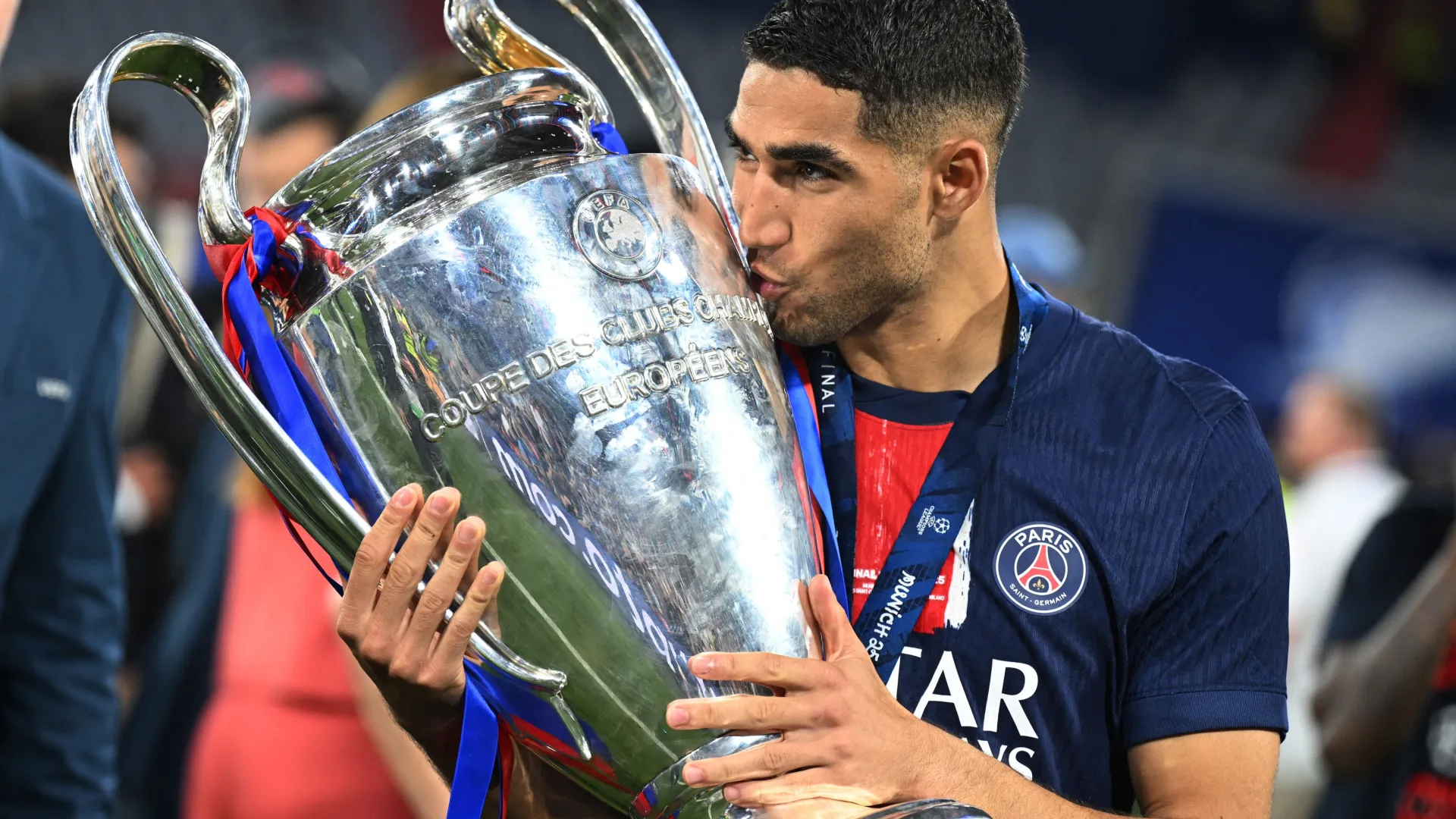 حكيمي: جمهورنا ساند الفريق حتى التتويج باللقب إنه أفضل جمهور في العالم