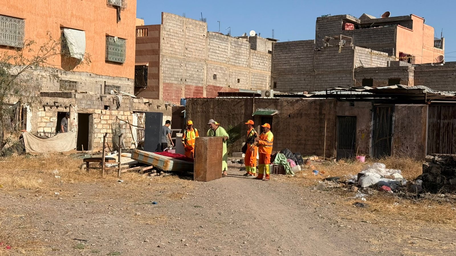 سلطات مراكش تشرع في هدم مبانٍ عشوائية بالمحاميد القديم بعد تسوية وضعية الساكنة