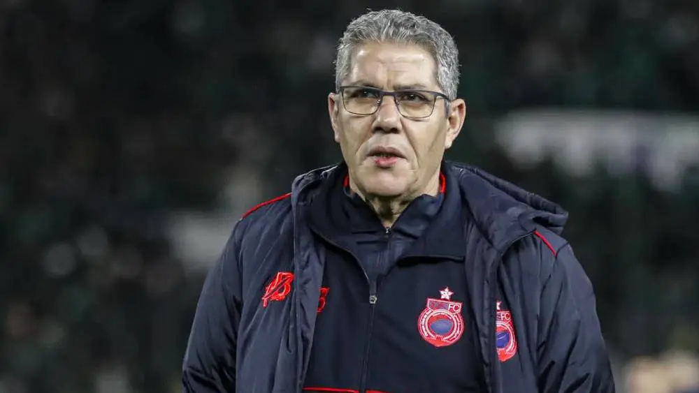 أولمبيك آسفي ينفصل بالتراضي عن مدرب الفريق