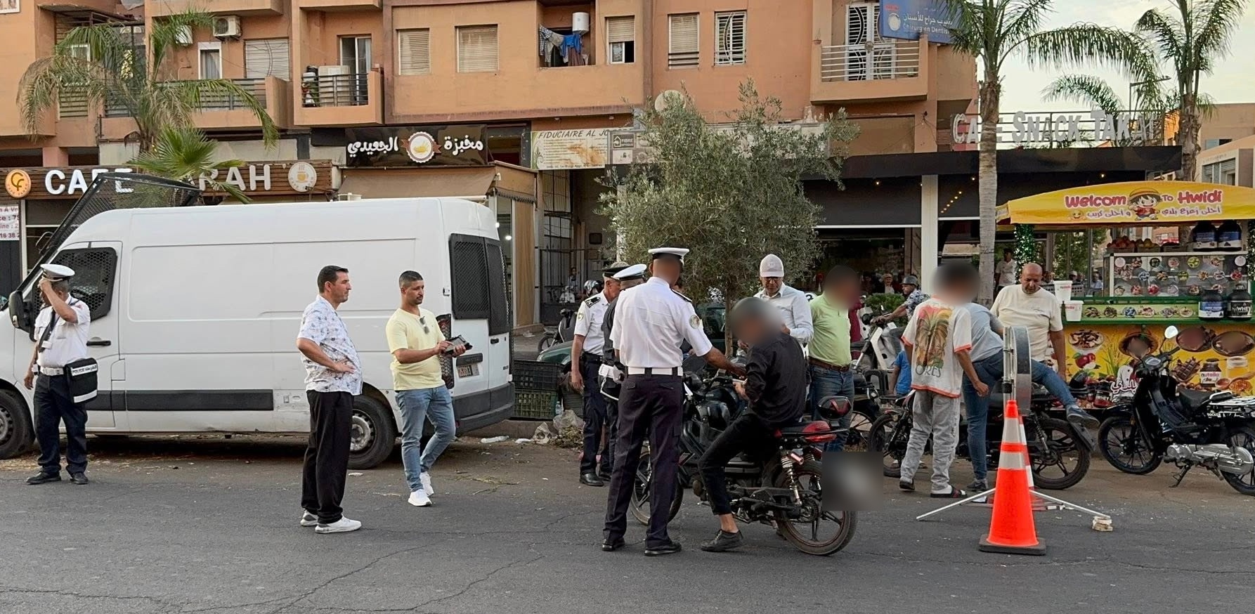 مراكش.. حملة أمنية واسعة بالمنارة تسفر عن تحرير مئات المخالفات وحجز دراجات نارية