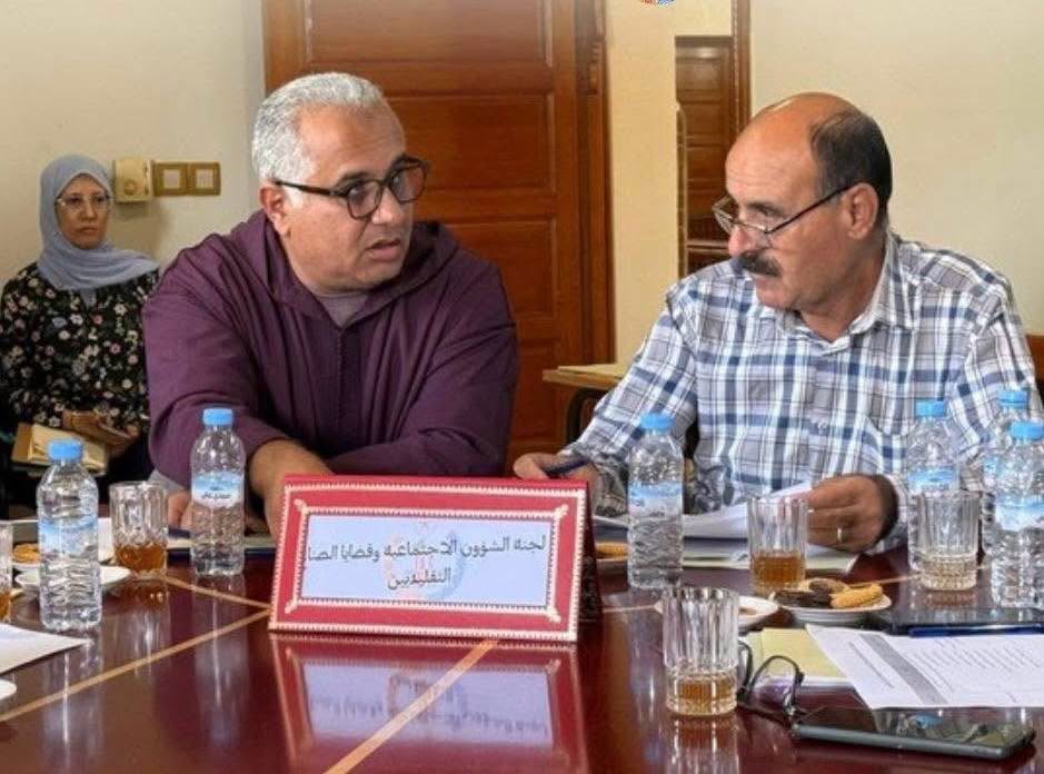 شميس يترأس اجتماع تدارس هيكلة القطاع الحرفي والبرامج الاجتماعية لصناع جهة مراكش-آسفي