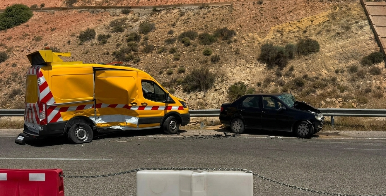 إقليم شيشاوة.. اصطدام سيارتين بالطريق السيار يخلّف ثلاثة جرحى بالقرب من نفق “زاوية أملال”