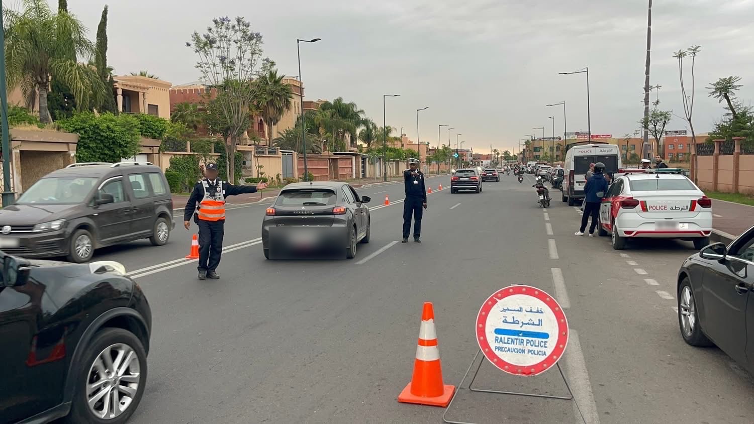 مراكش.. أمن المنارة يضبط سيارات مخالفة ويوقف سائقاً للاشتباه في سياقته تحت تأثير الكحول