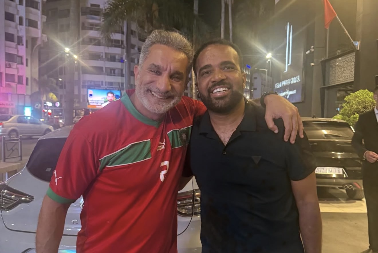 باسم يوسف ينتقد التعصب الكروي الرقمي تزامناً مع منافسات كأس العالم 2026