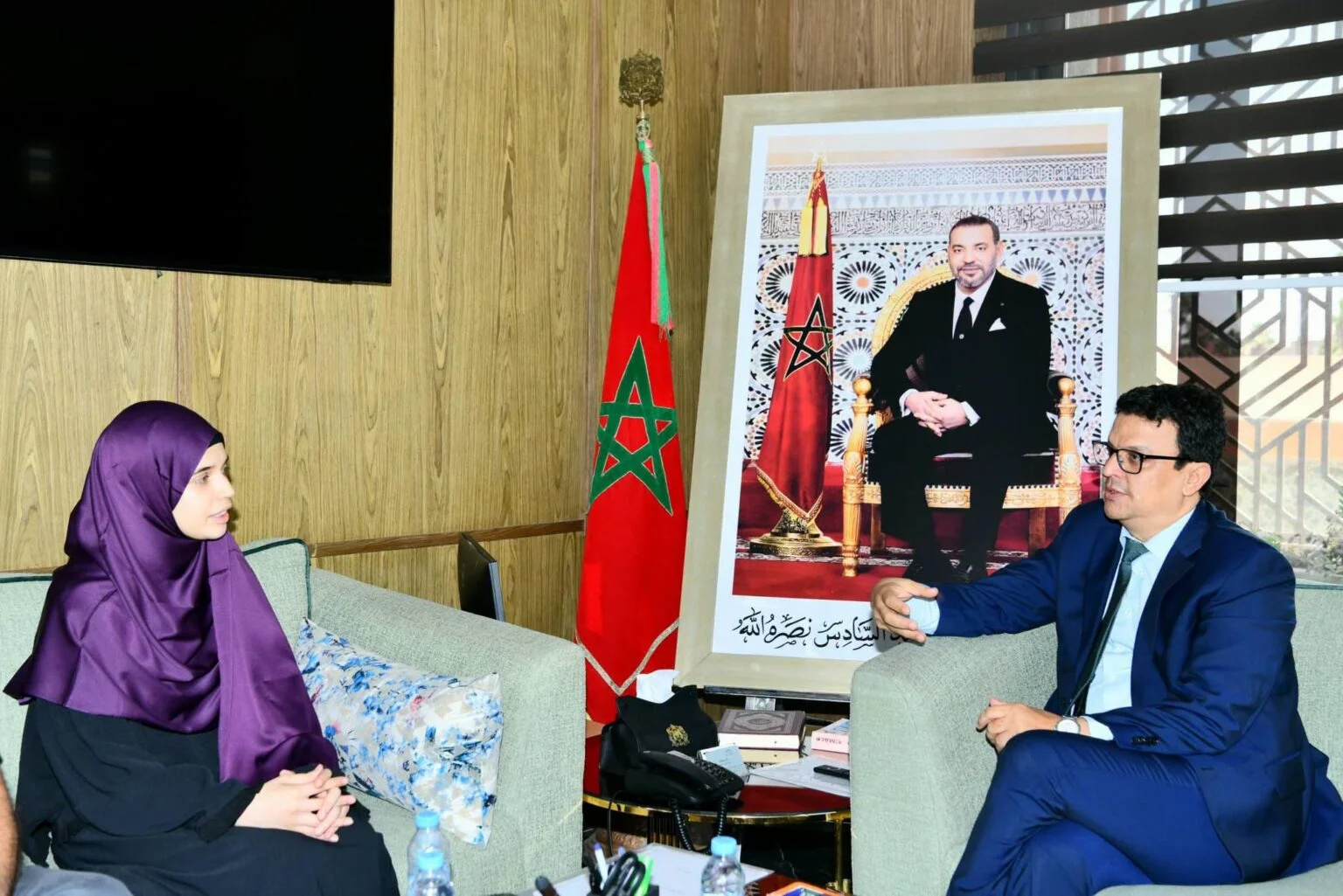 عامل إقليم الرحامنة يستقبل التلميذة المتفوقة آية شكري الحاصلة على أعلى معدل في البكالوريا بجهة مراكش-آسفي