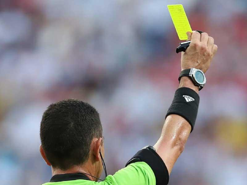 إيقاف مدرب مصري استبعد لاعباً بسبب اسمه