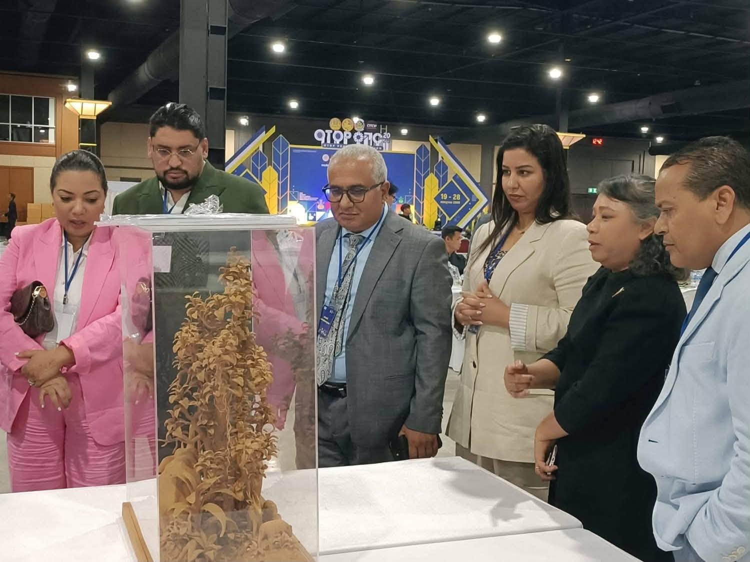 شميس رئيس غرفة الصناعة التقليدية بجهة مراكش اسفي يجري مباحثات مع مسؤولي وزارة الداخلية التايلاندية لتعزيز التعاون في مجال الصناعة التقليدية