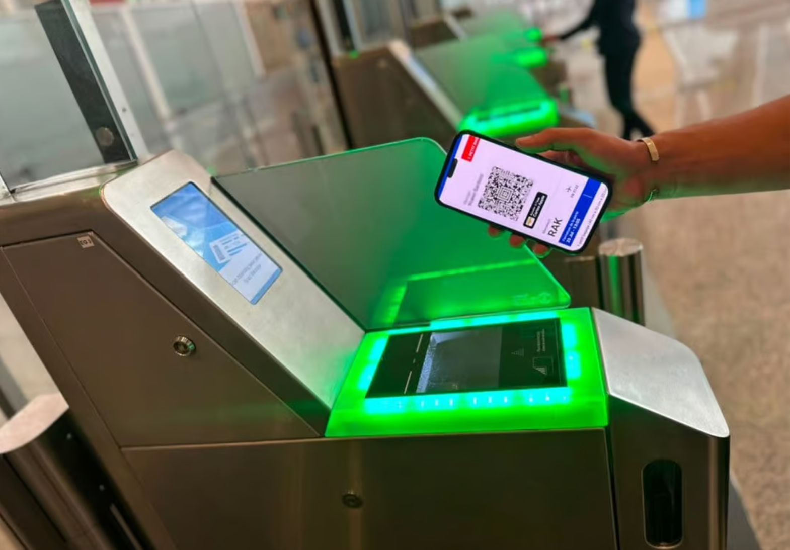 “مطارات المغرب” تعمم بطاقة الإركاب الرقمية بالكامل