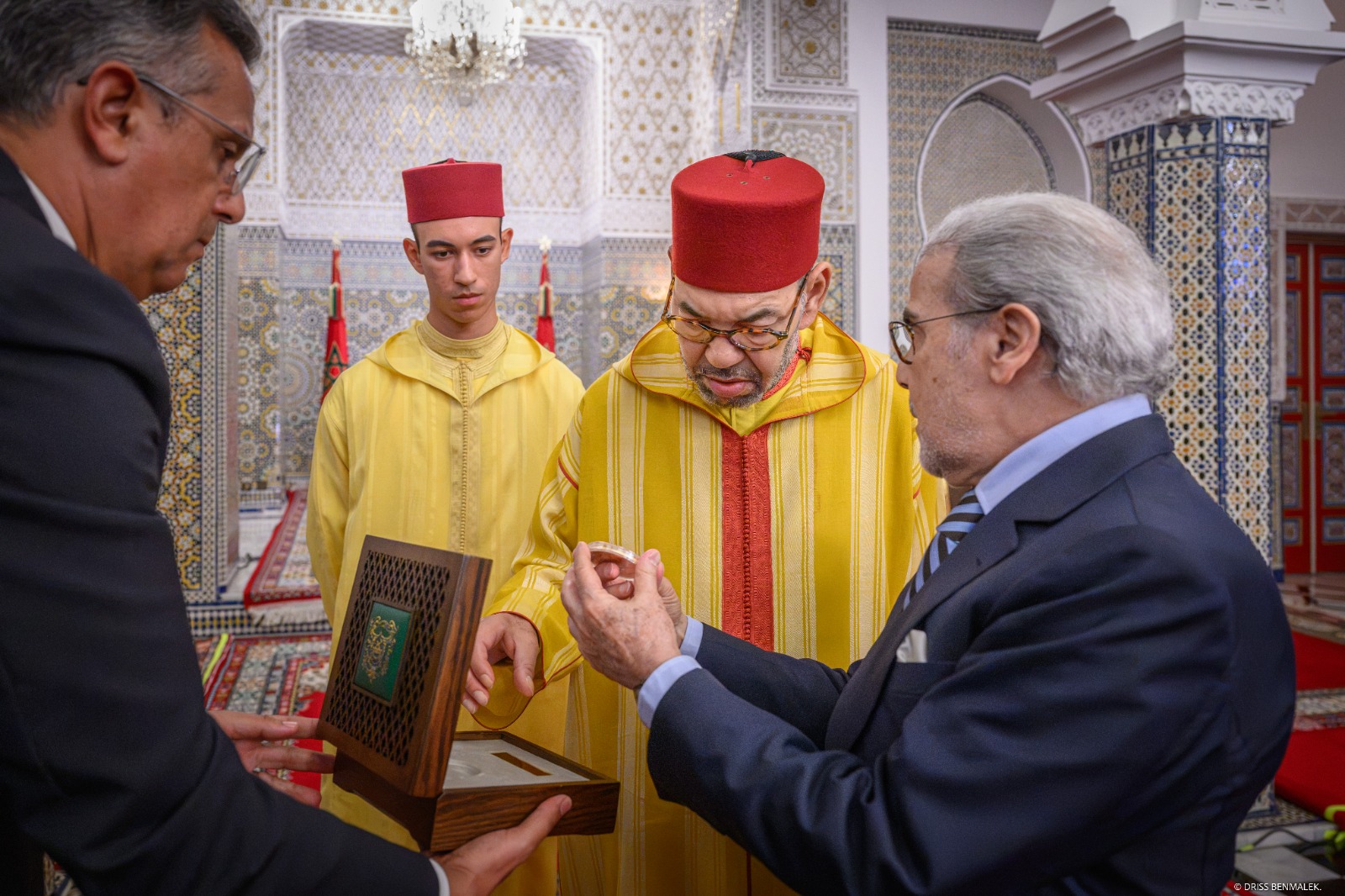 والي بنك المغرب يقدم أمام الملك محمد السادس التقرير السنوي للبنك المركزي برسم سنة 2025