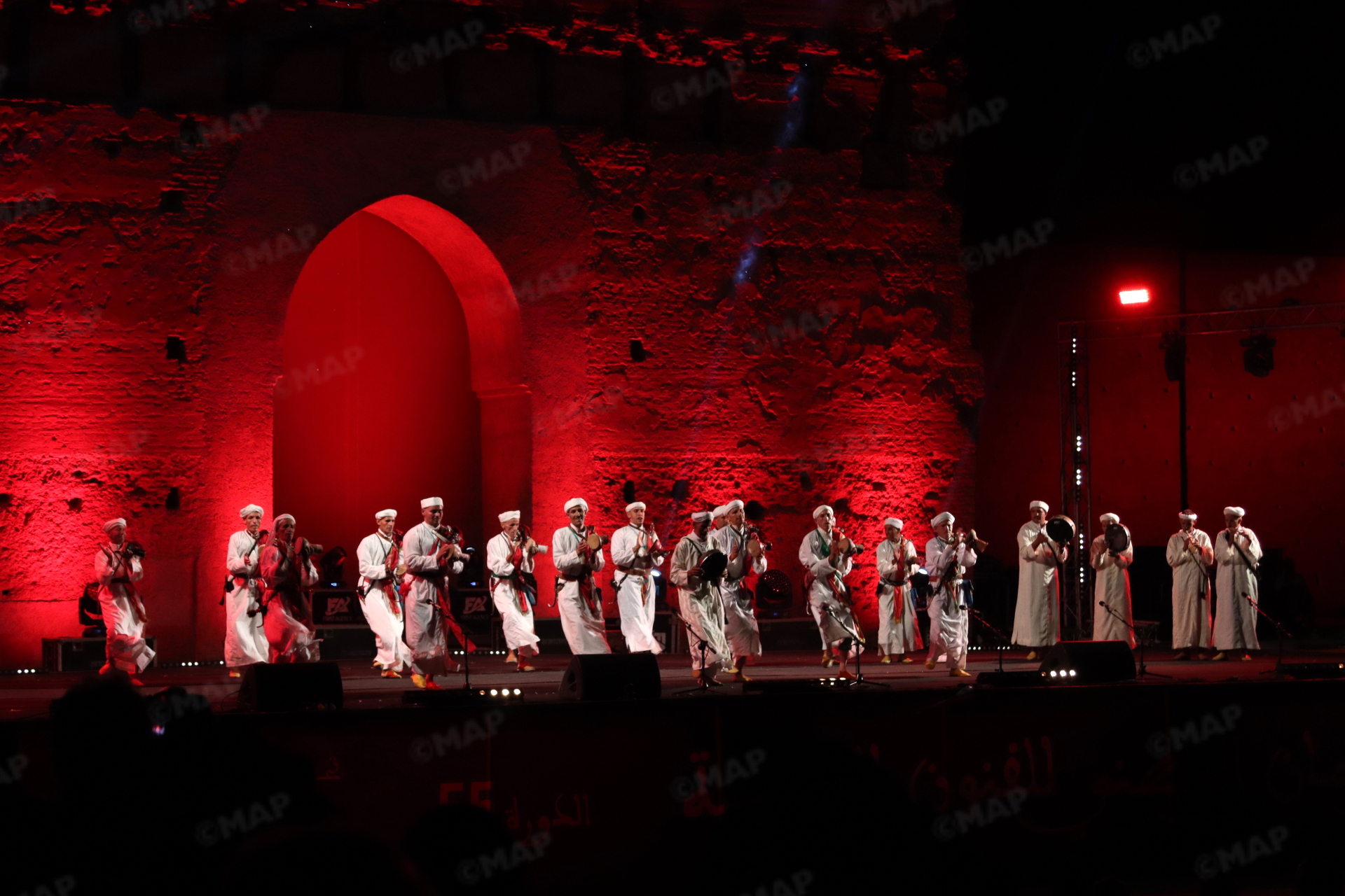 المهرجان الوطني للفنون الشعبية بمراكش.. سهرة تحتفي بتنوع وغنى الفنون الشعبية بالمملكة