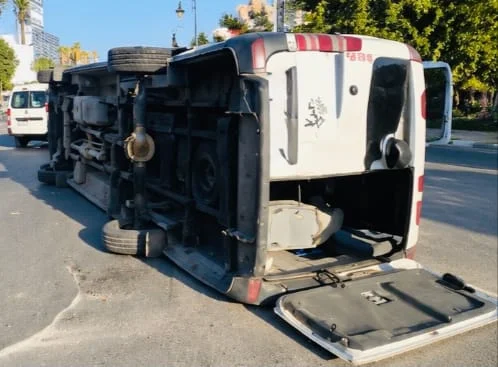 إصابة ثلاثة أشخاص في إنقلاب سيارة لنقل الركاب بدون رخصة بطنجة