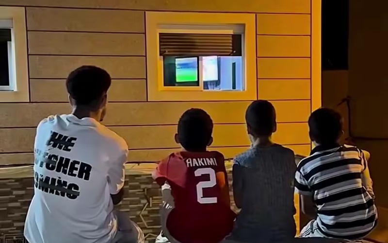 تازة.. التفاتة ملكية لفائدة ثلاثة أطفال بعد انتشار صورتهم في مونديال 2026