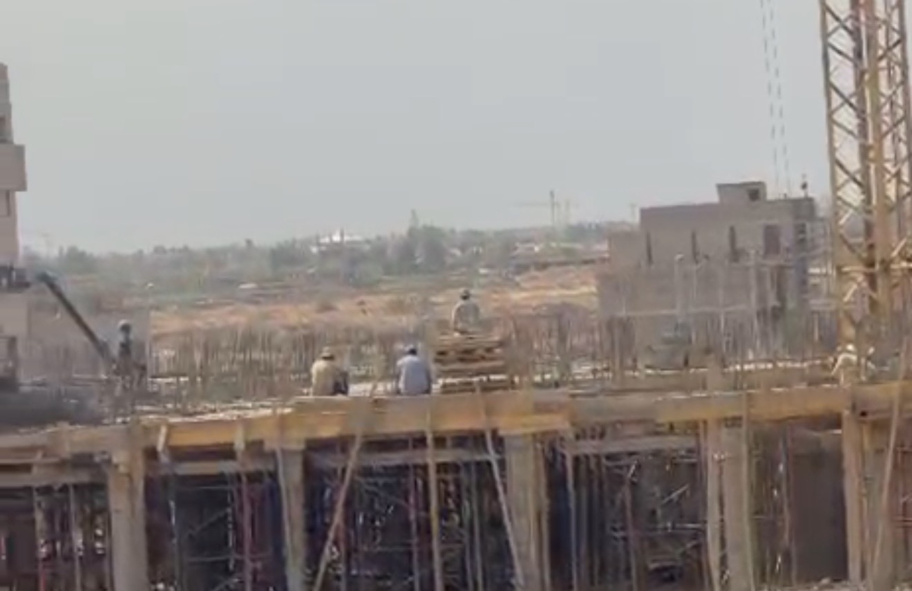 مراكش.. استمرار أشغال ورش بناء يوم الأحد بالمحاميد 9 يثير شكاوى الساكنة ويجدد مطالب التدخل