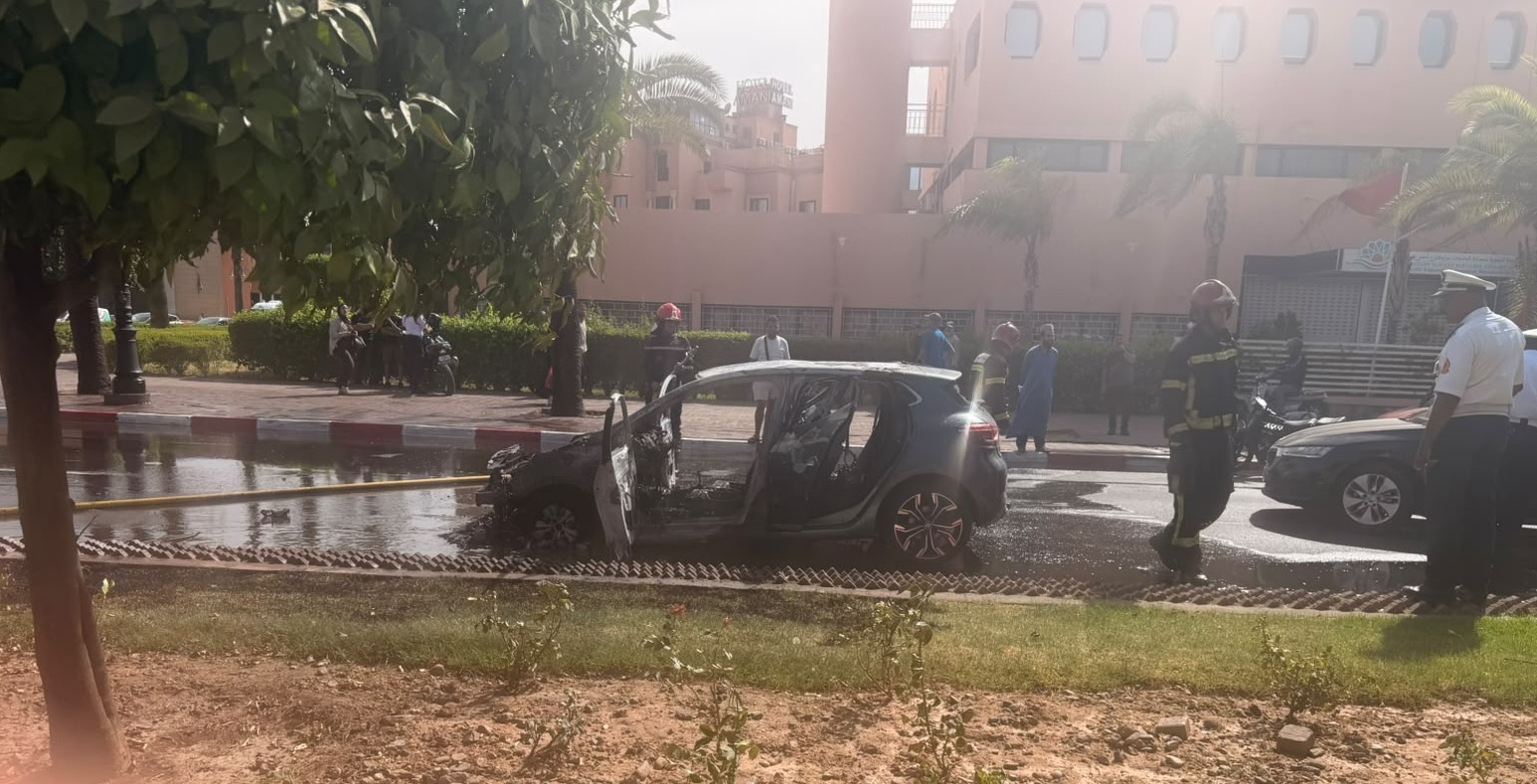 اندلاع حريق بسيارة خفيفة في شارع محمد السادس دون تسجيل خسائر بشرية